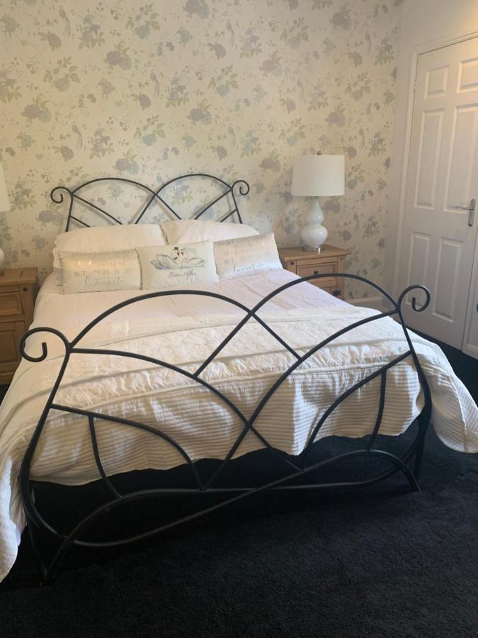 The Swan @ Stoford Hotel Exterior photo Wrought iron bed