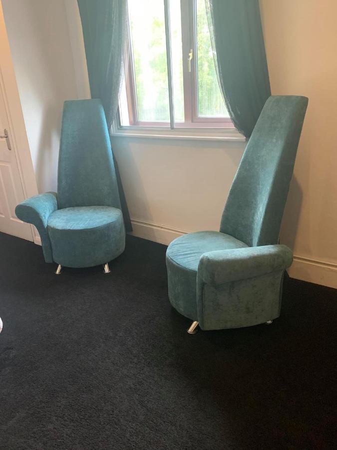 The Swan @ Stoford Hotel Exterior photo The original chairs at the BBC Television Centre