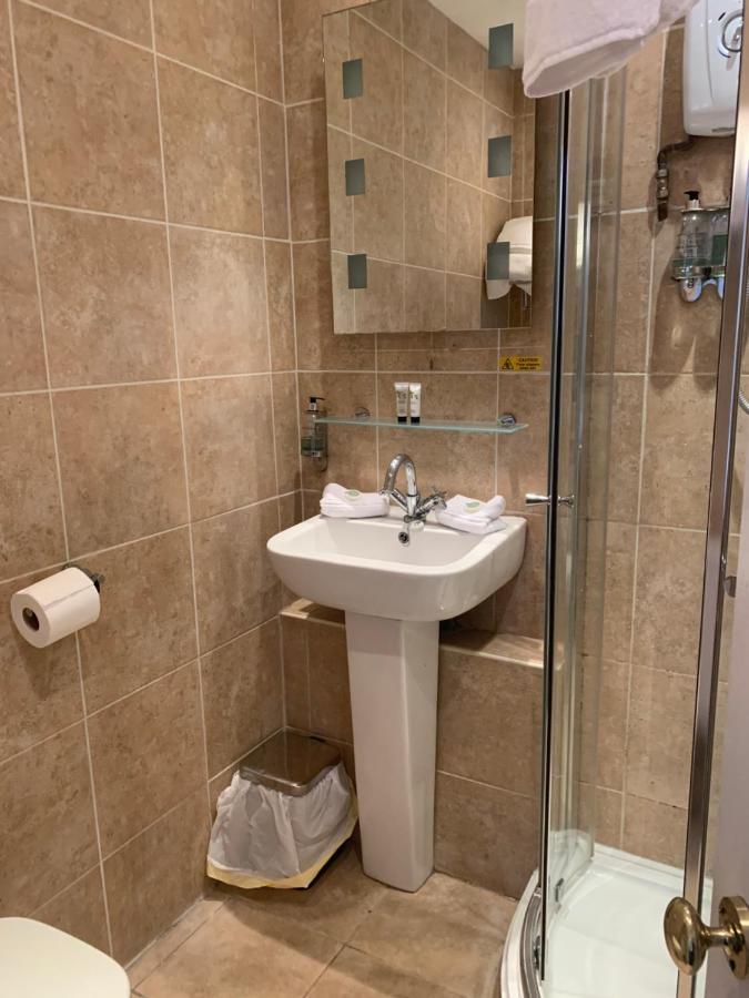 The Swan @ Stoford Hotel Exterior photo A modern bathroom