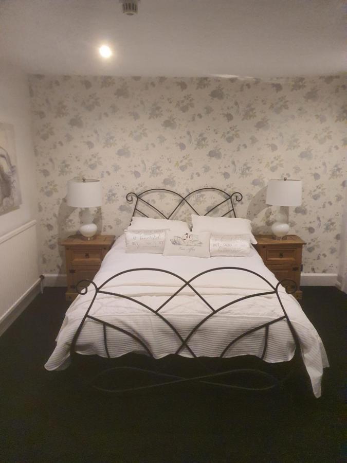 The Swan @ Stoford Hotel Exterior photo A bedroom at the hotel