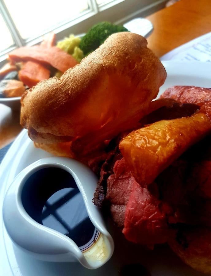 The Swan @ Stoford Hotel Exterior photo Yorkshire pudding