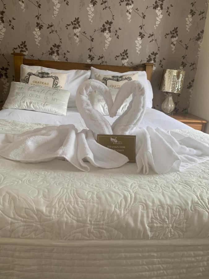 The Swan @ Stoford Hotel Exterior photo A bed at the hotel