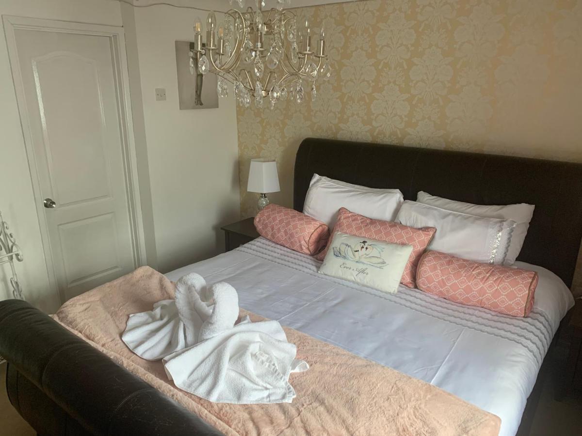 The Swan @ Stoford Hotel Exterior photo A bedroom at the hotel
